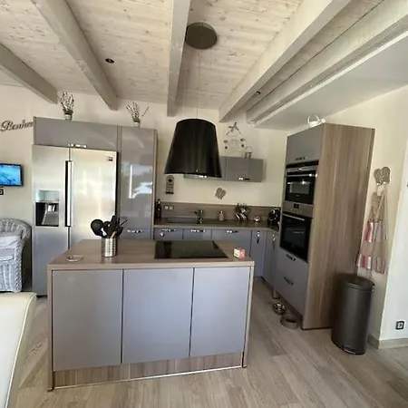 Дом отдыха Maison Avec Piscine Et *